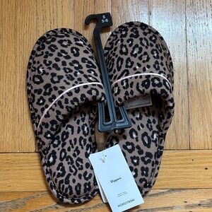 Nordstrom women Animal Print Slippers size 5-6 nwt